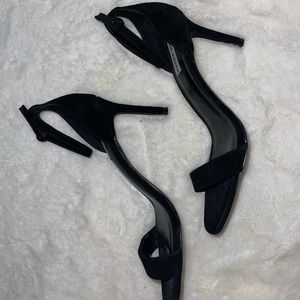 NWOT Steve Madden Suede Heels